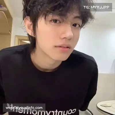 万桢翼